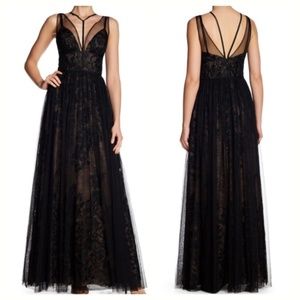 Vera Wang - Lace Gown - 14